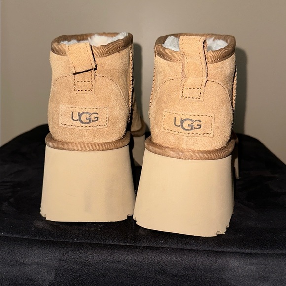 New UGG Platform Ankle Boots - Picture 3 of 5